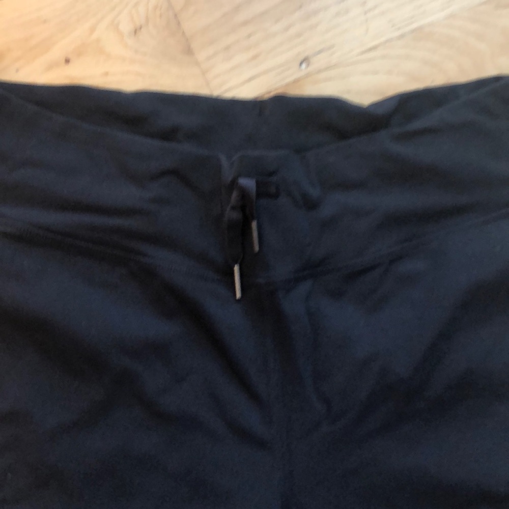 Lululemon - Picture 2 of 5